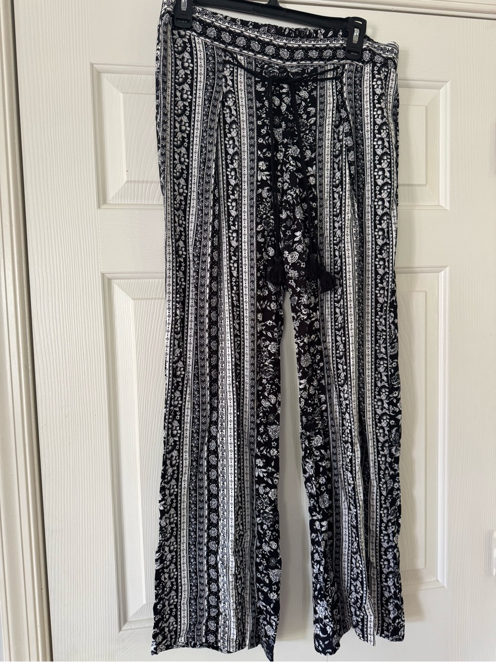 BeBop Black & White Printed lounge Pants size large